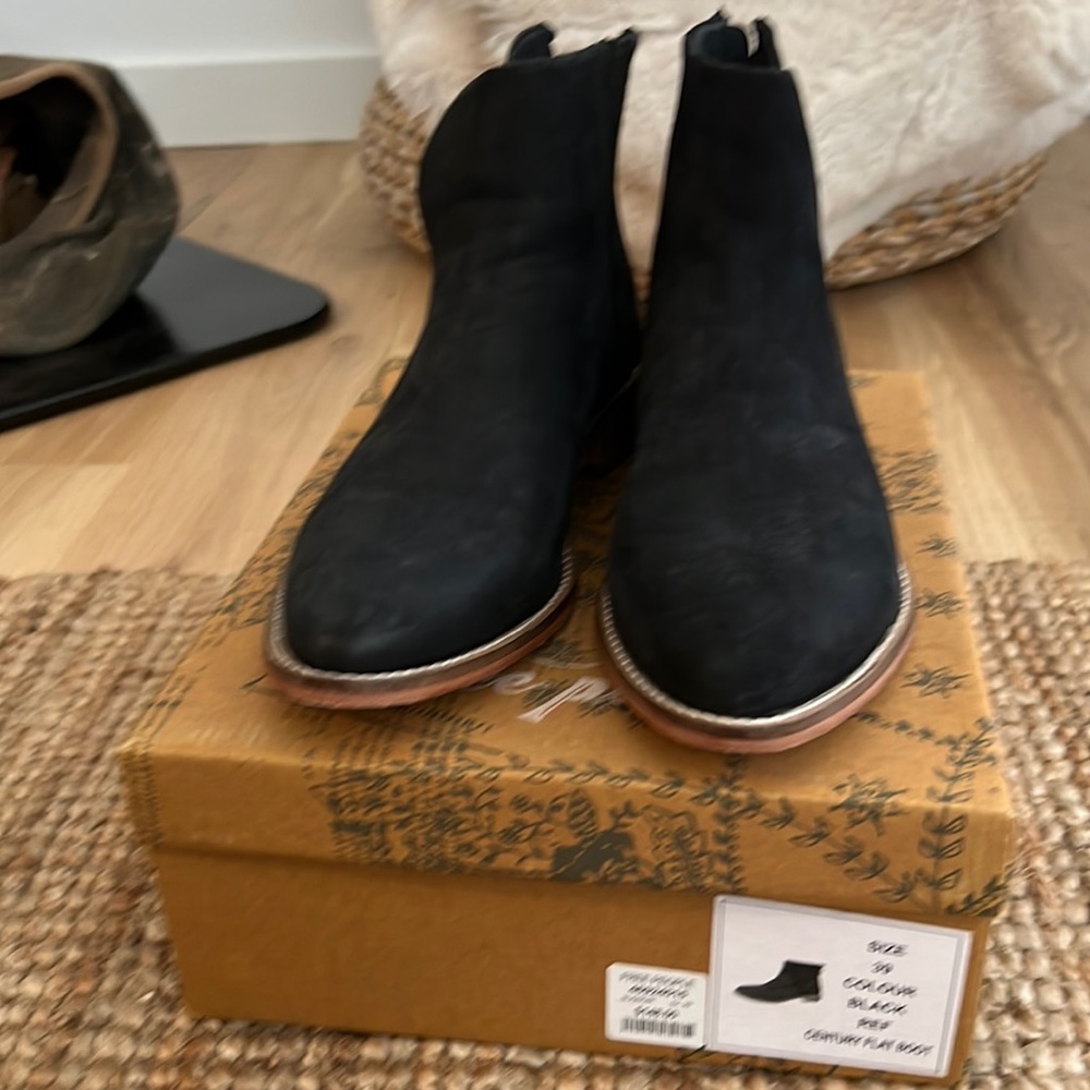 Free people black suede leather boots size 39